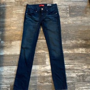 GUESS women’s medium rise skinny jeans